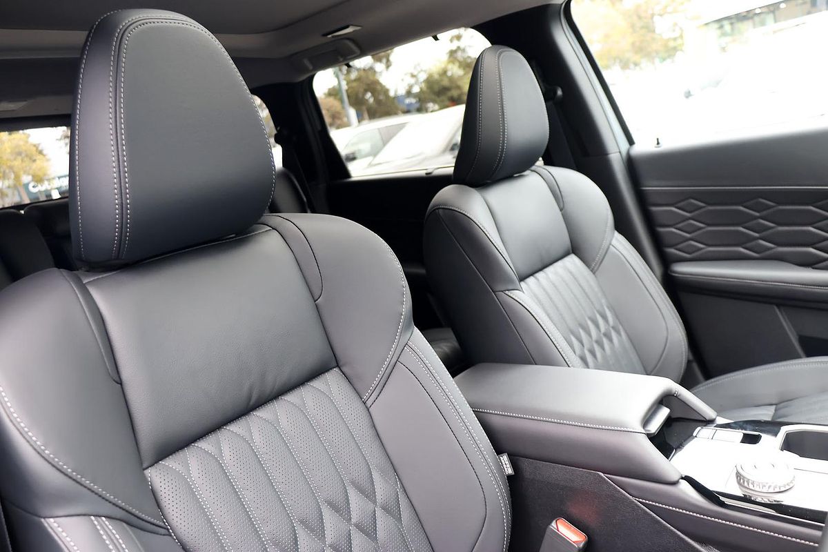 2025 Mitsubishi Outlander Exceed ZM