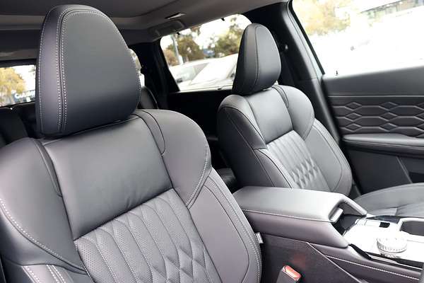 2025 Mitsubishi Outlander Exceed ZM