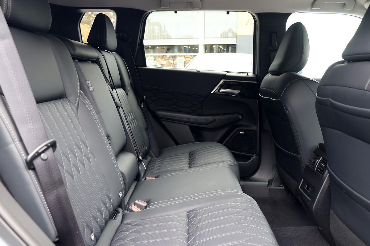 2025 Mitsubishi Outlander Exceed ZM