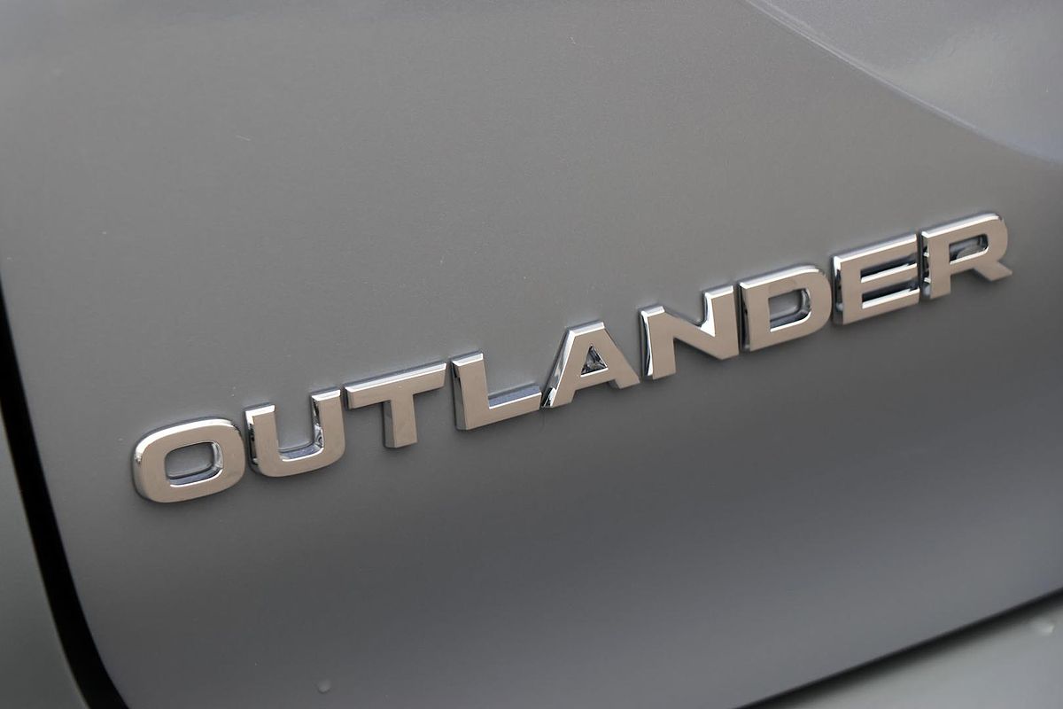 2025 Mitsubishi Outlander Exceed ZM