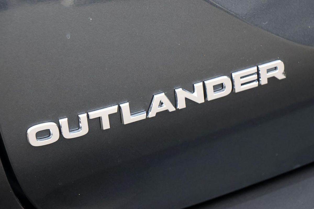 2025 Mitsubishi Outlander Exceed Tourer ZM