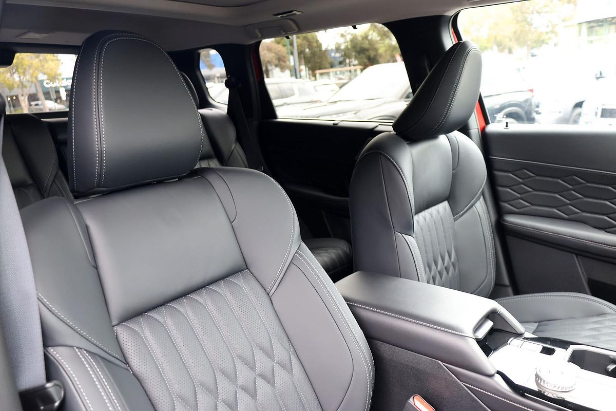2025 Mitsubishi Outlander Exceed ZM