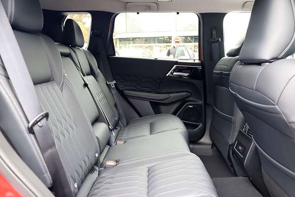 2025 Mitsubishi Outlander Exceed ZM