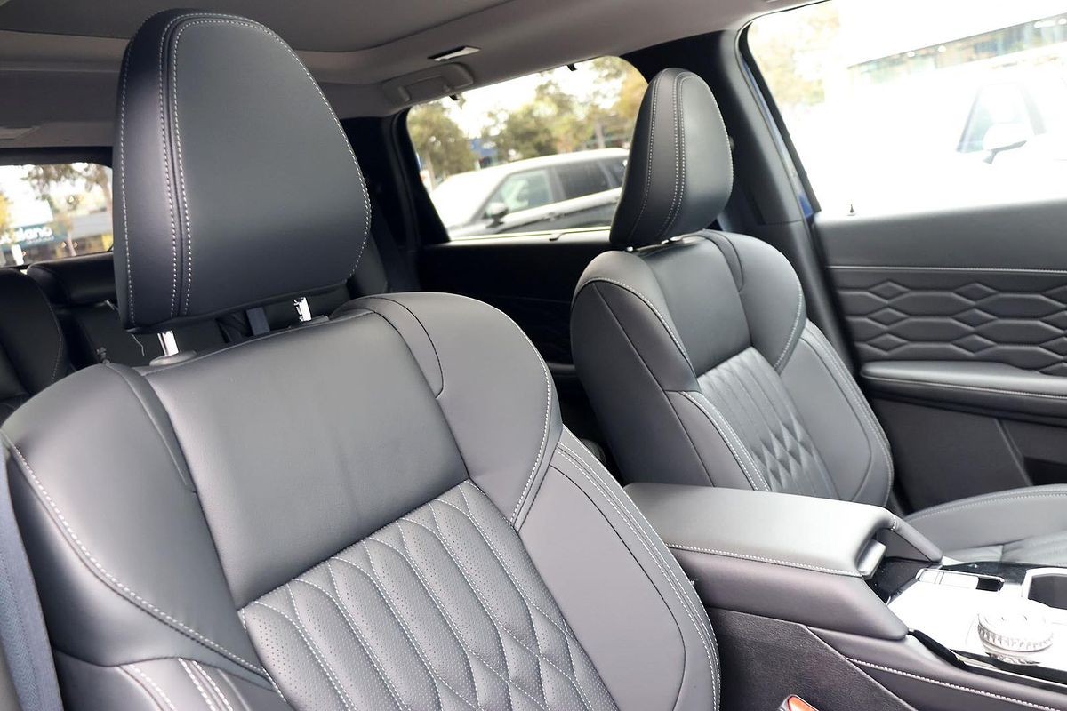 2025 Mitsubishi Outlander Exceed ZM