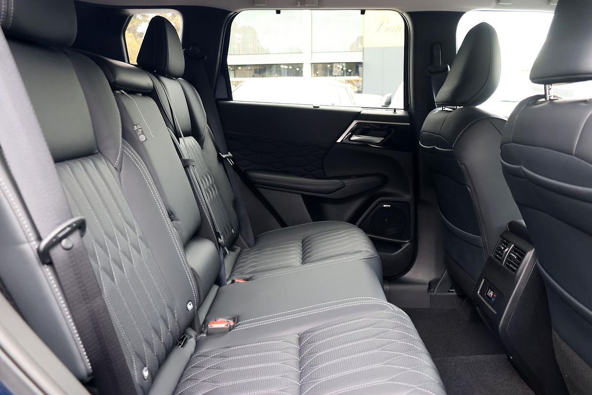 2025 Mitsubishi Outlander Exceed ZM
