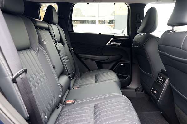 2025 Mitsubishi Outlander Exceed ZM
