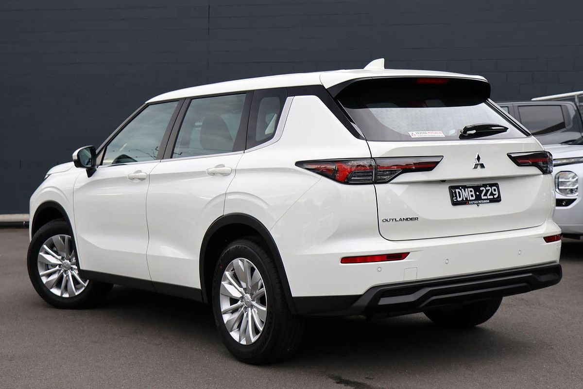 2025 Mitsubishi Outlander ES ZM