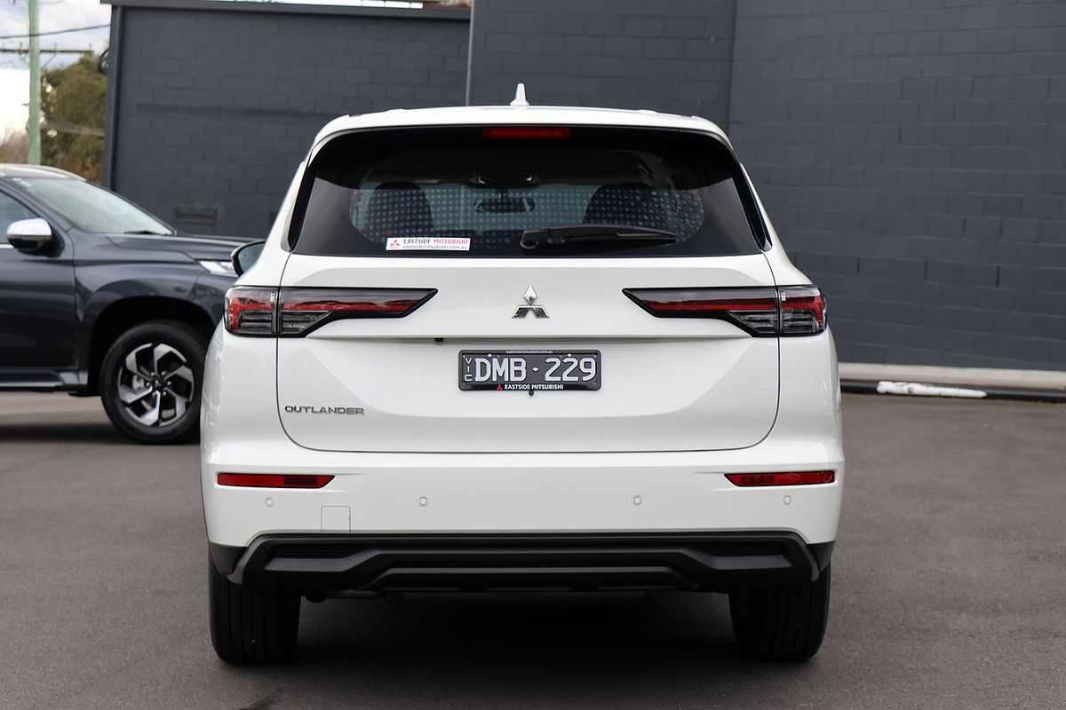 2025 Mitsubishi Outlander ES ZM
