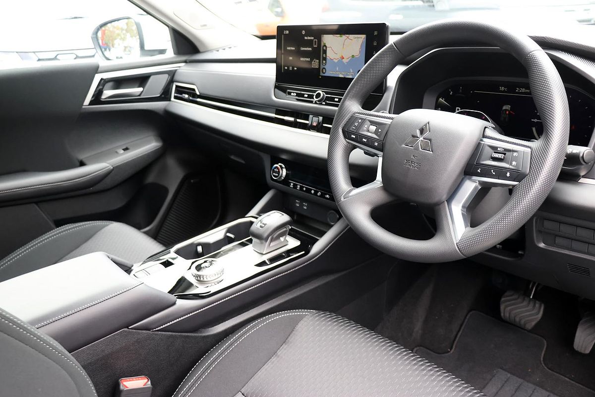 2025 Mitsubishi Outlander ES ZM