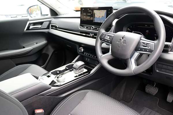 2025 Mitsubishi Outlander ES ZM