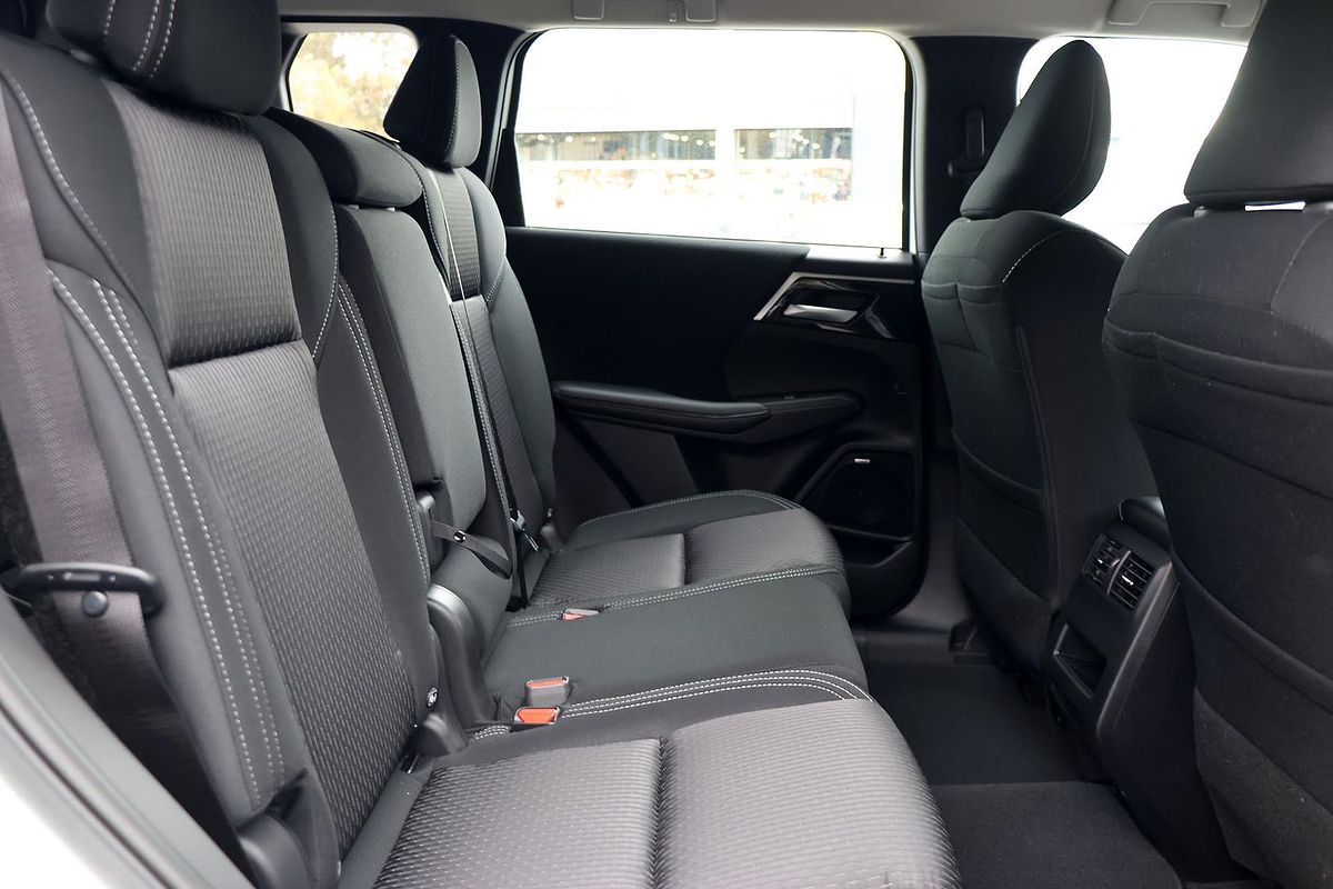 2025 Mitsubishi Outlander ES ZM