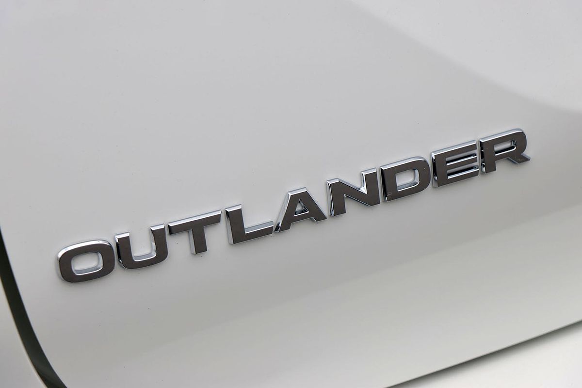 2025 Mitsubishi Outlander ES ZM
