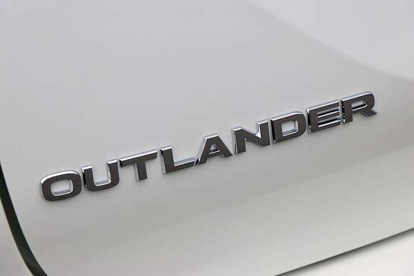 2025 Mitsubishi Outlander ES ZM