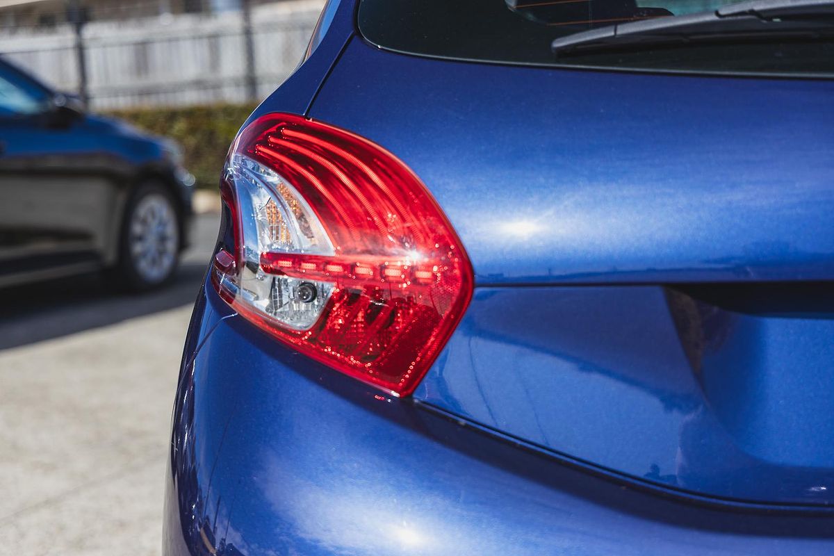 2012 Peugeot 208 Allure A9
