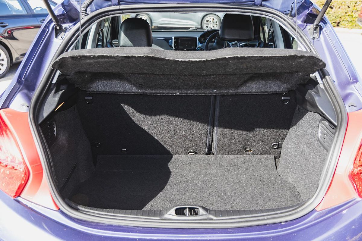 2012 Peugeot 208 Allure A9