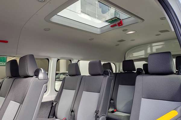 2025 Toyota Hiace Commuter GDH322R