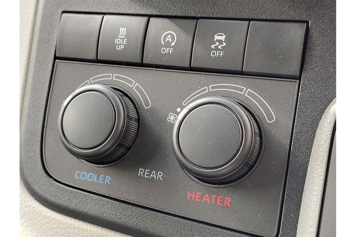 2025 Toyota Hiace Commuter GDH322R