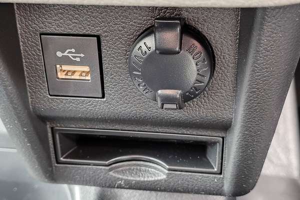 2025 Toyota Hiace Commuter GDH322R