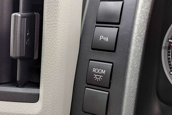 2025 Toyota Hiace Commuter GDH322R