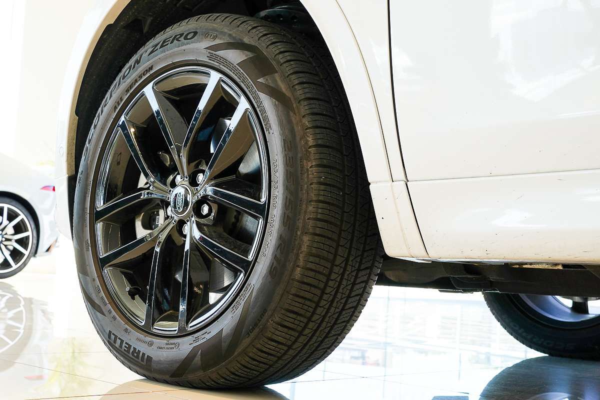 2024 Land Rover Discovery Sport P200 S L550