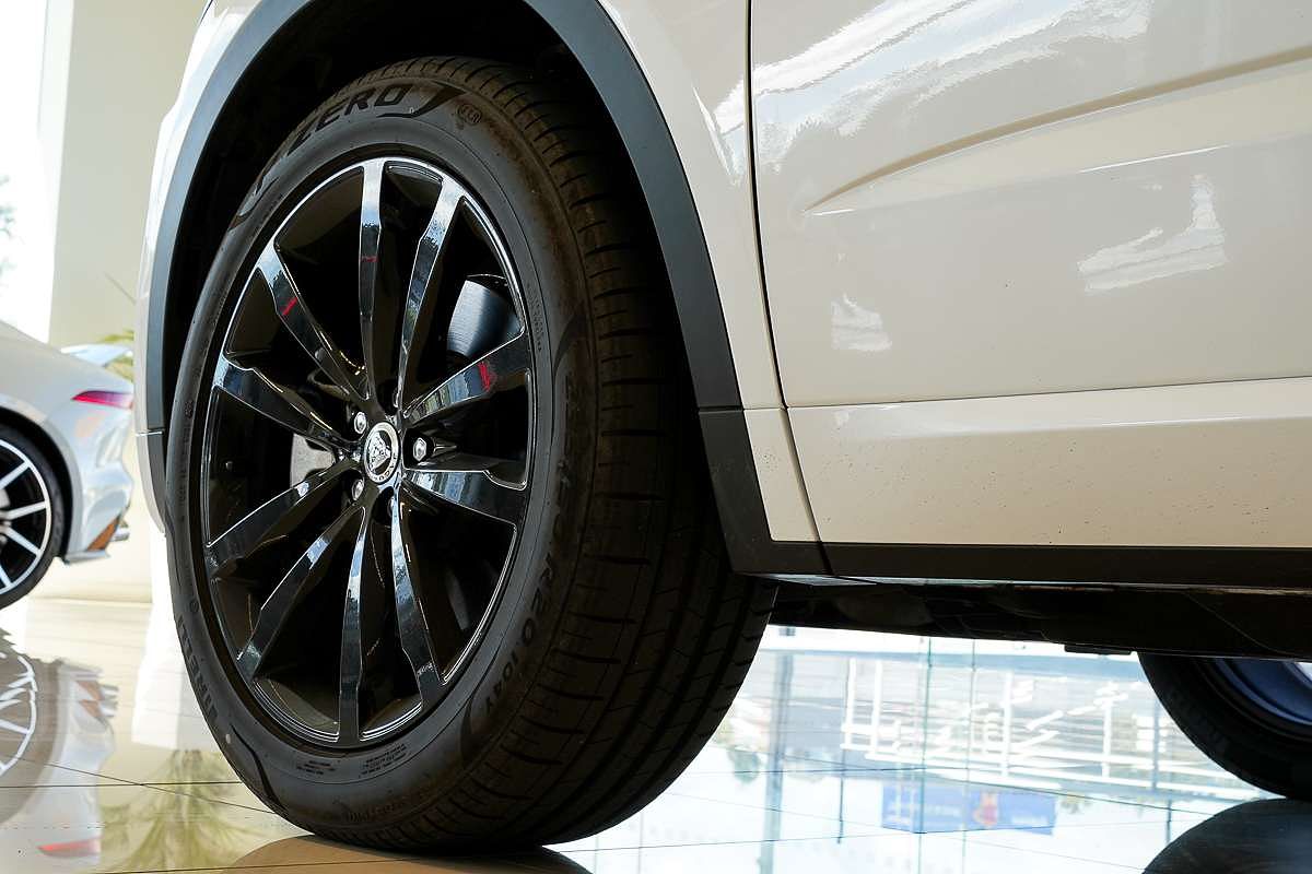 2024 Jaguar E-PACE P250 R-Dynamic SE X540
