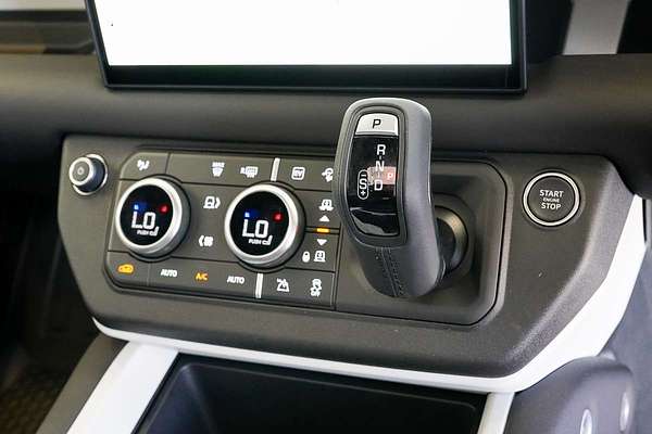 2024 Land Rover Defender 110 P400 X-Dynamic SE L663