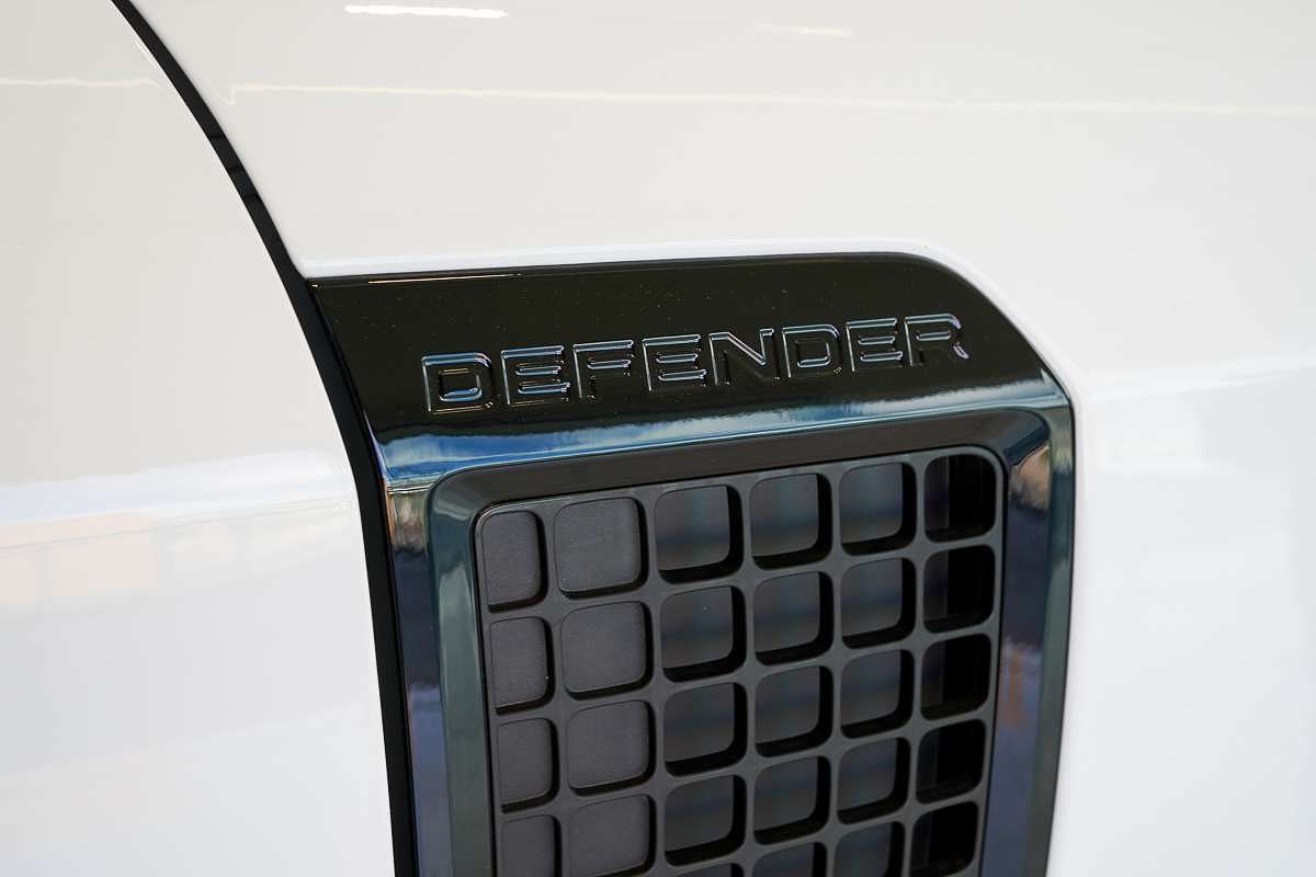 2024 Land Rover Defender 110 P400 X-Dynamic SE L663