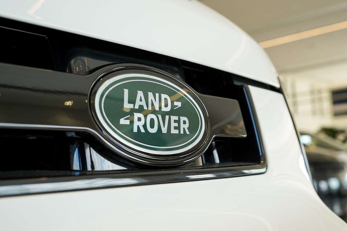2024 Land Rover Defender 110 P400 X-Dynamic SE L663
