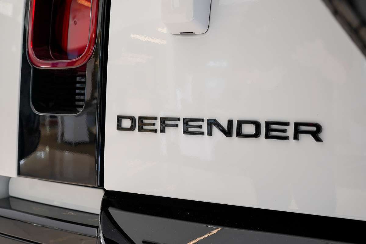 2024 Land Rover Defender 110 P400 X-Dynamic SE L663