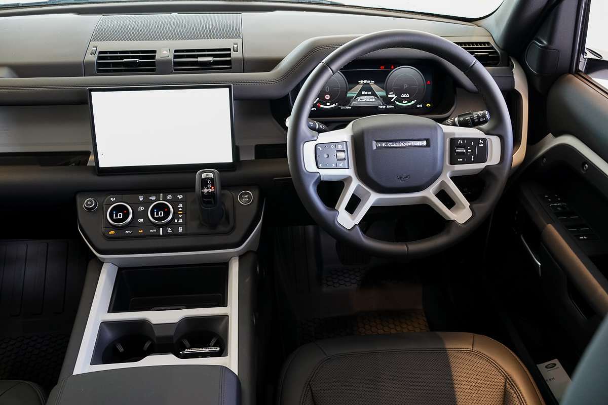 2024 Land Rover Defender 110 P400 X-Dynamic SE L663