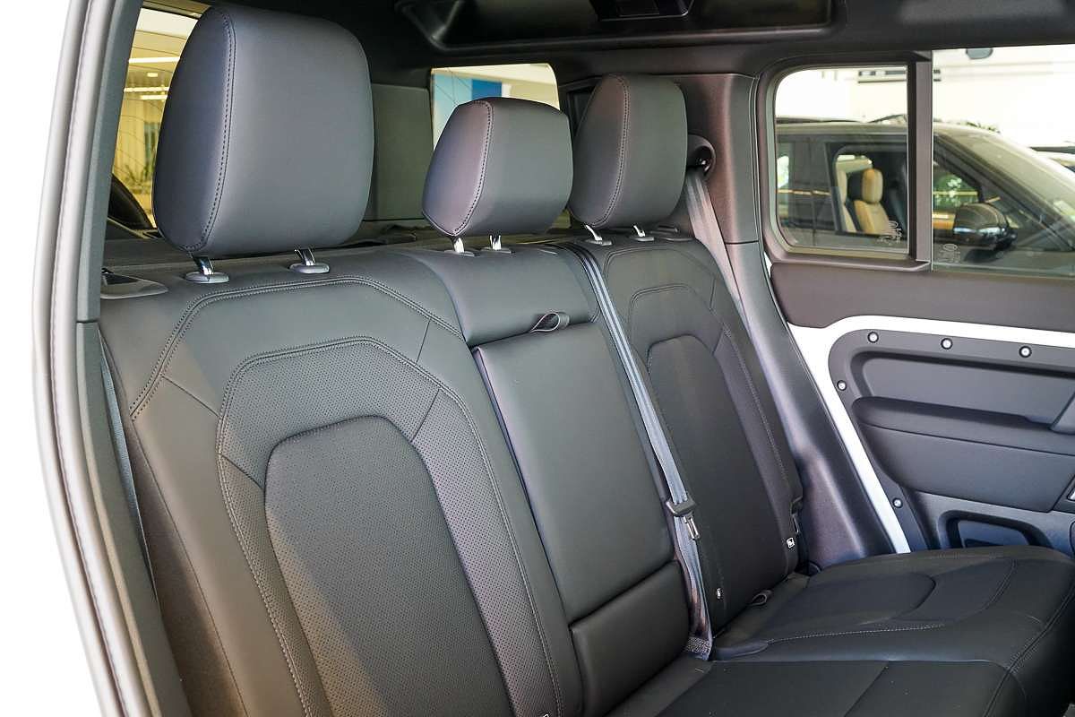 2024 Land Rover Defender 110 P400 X-Dynamic SE L663