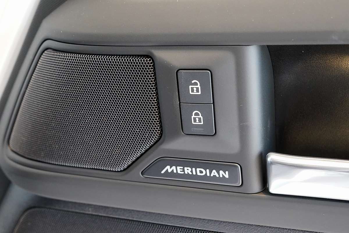 2024 Land Rover Defender 110 P400 X-Dynamic SE L663