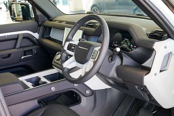 2024 Land Rover Defender 110 P400 X-Dynamic SE L663
