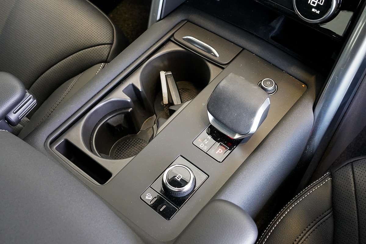 2024 Land Rover Discovery P360 Dynamic SE Series 5