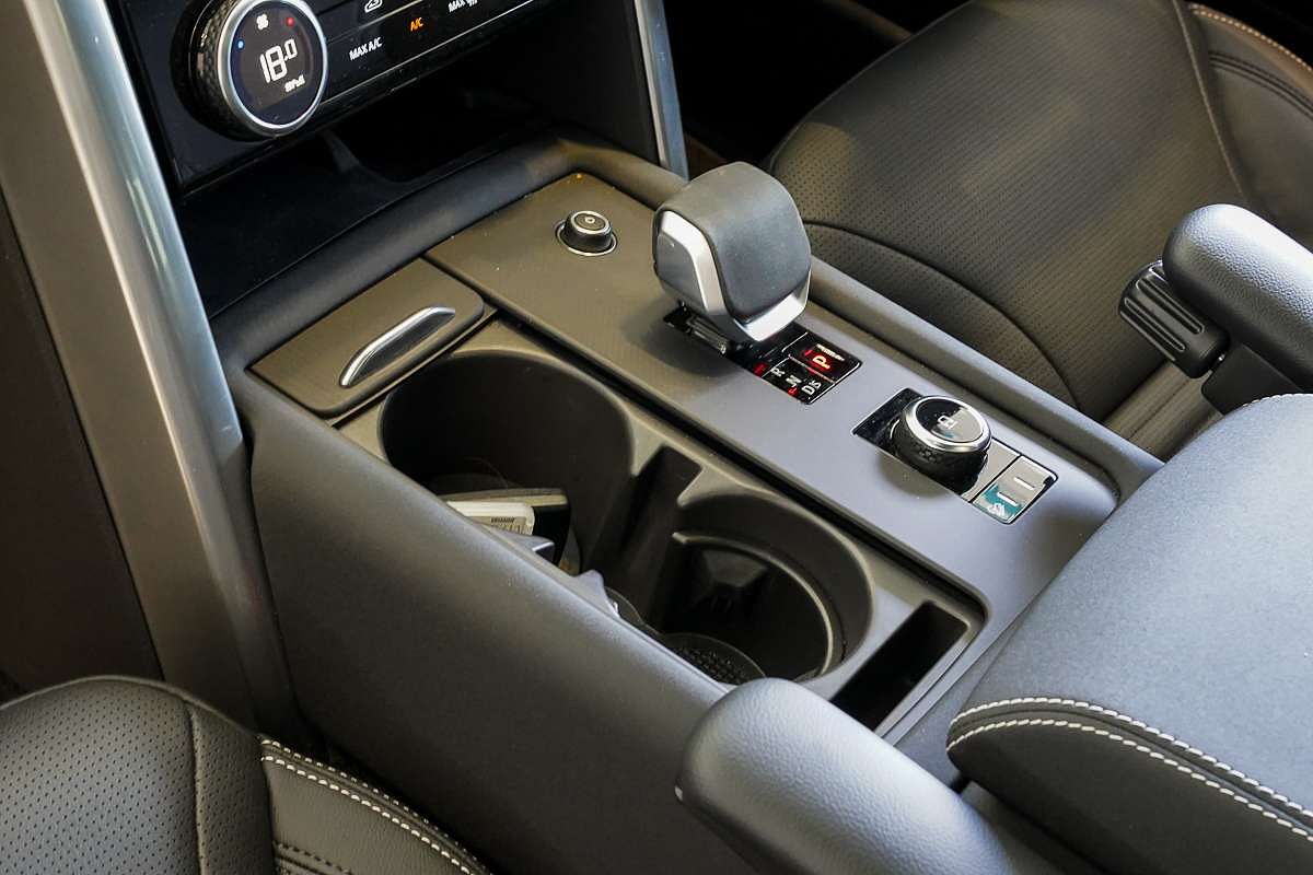 2024 Land Rover Discovery P360 Dynamic SE Series 5