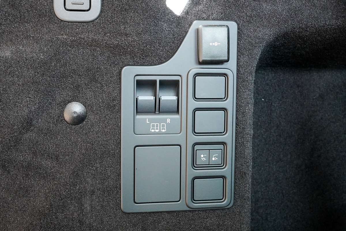 2024 Land Rover Discovery P360 Dynamic SE Series 5