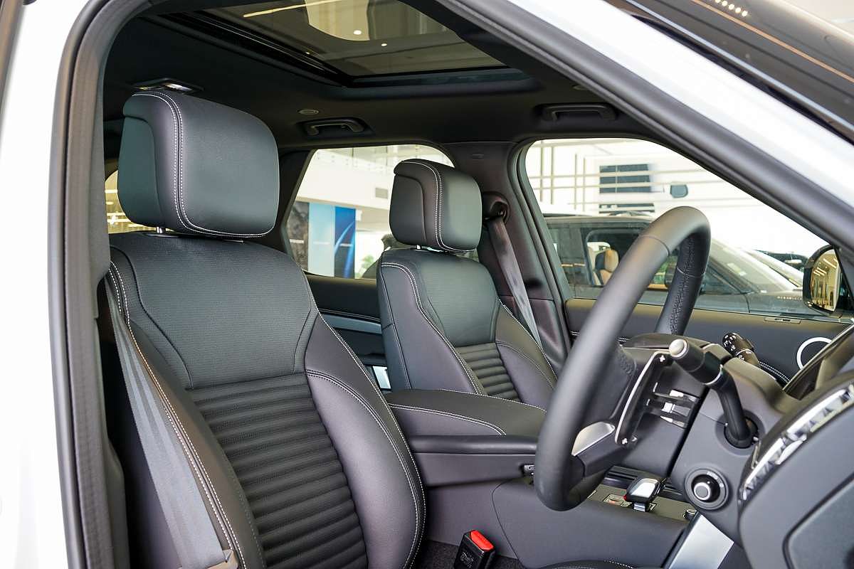 2024 Land Rover Discovery P360 Dynamic SE Series 5