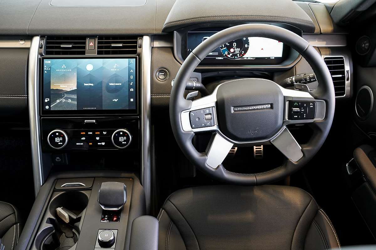 2024 Land Rover Discovery P360 Dynamic SE Series 5