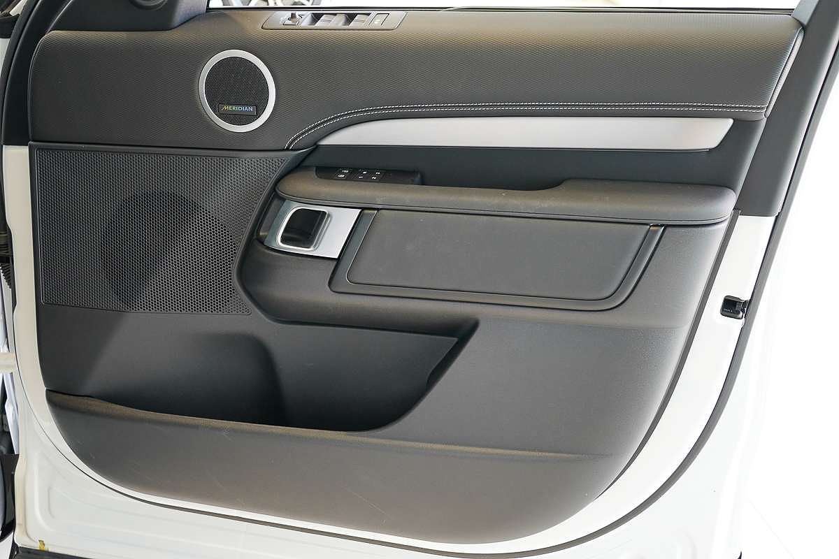 2024 Land Rover Discovery P360 Dynamic SE Series 5