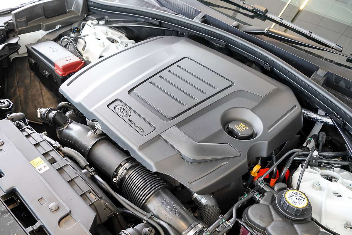 2024 Land Rover Range Rover Velar P250 Dynamic SE L560