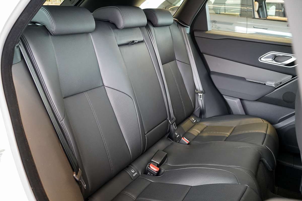 2024 Land Rover Range Rover Velar P250 Dynamic SE L560