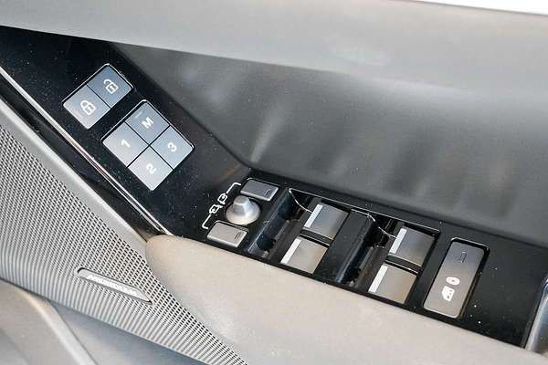 2024 Land Rover Range Rover Velar P250 Dynamic SE L560