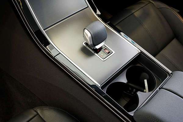 2024 Land Rover Range Rover Velar P250 Dynamic SE L560