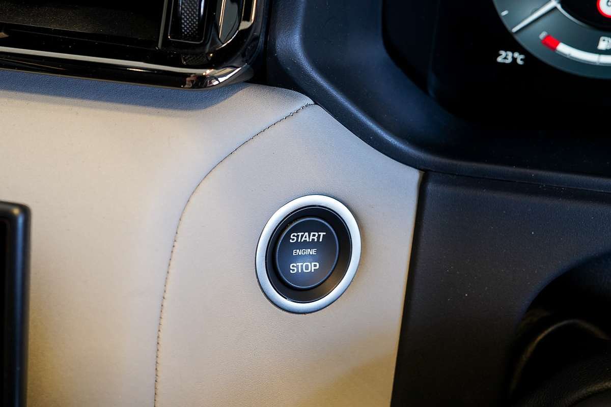 2024 Land Rover Range Rover Velar P250 Dynamic SE L560