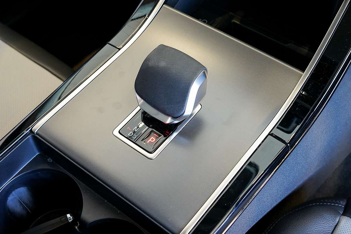 2024 Land Rover Range Rover Velar P250 Dynamic SE L560