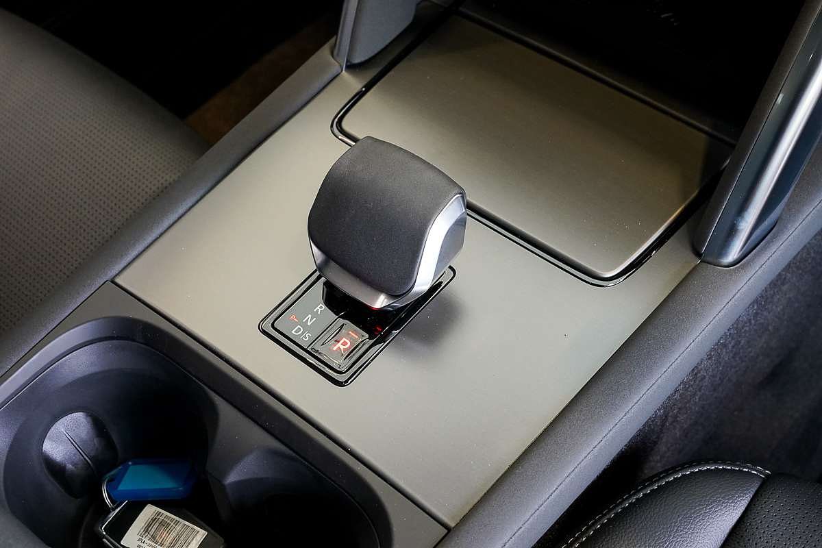 2024 Land Rover Discovery Sport P250 Dynamic SE L550