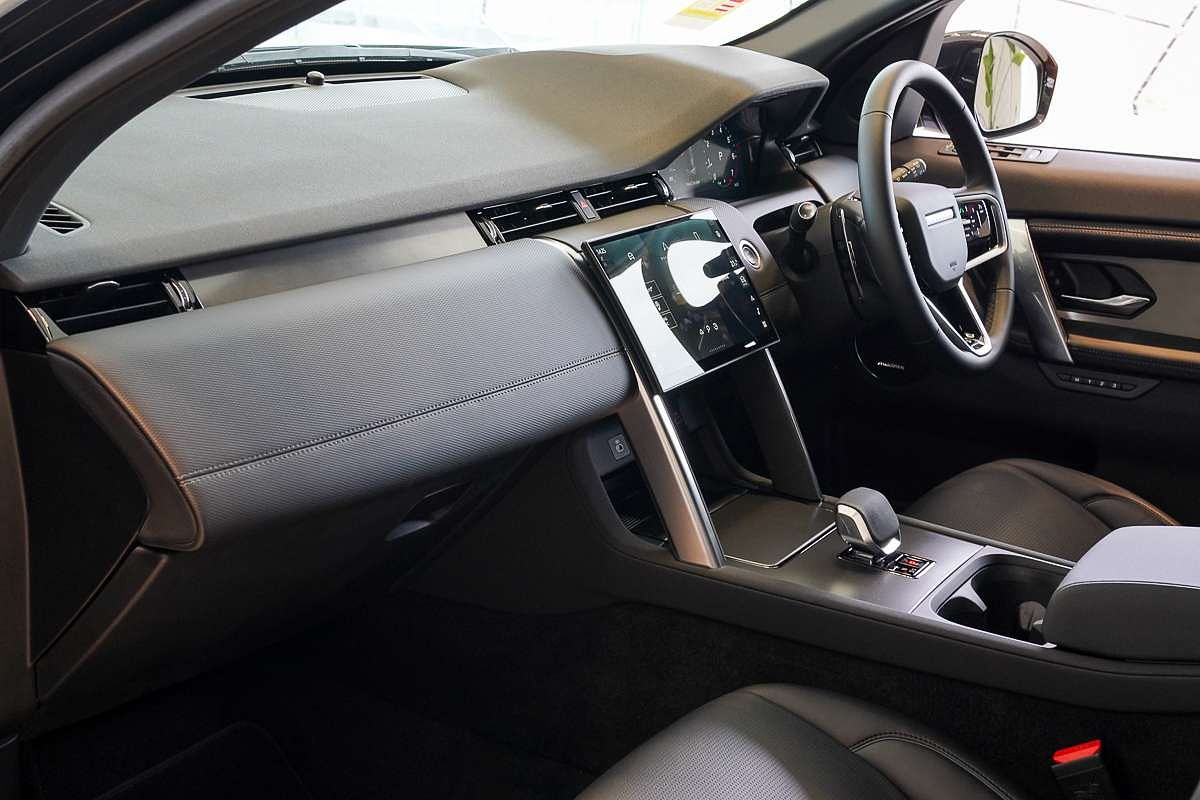 2024 Land Rover Discovery Sport P250 Dynamic SE L550