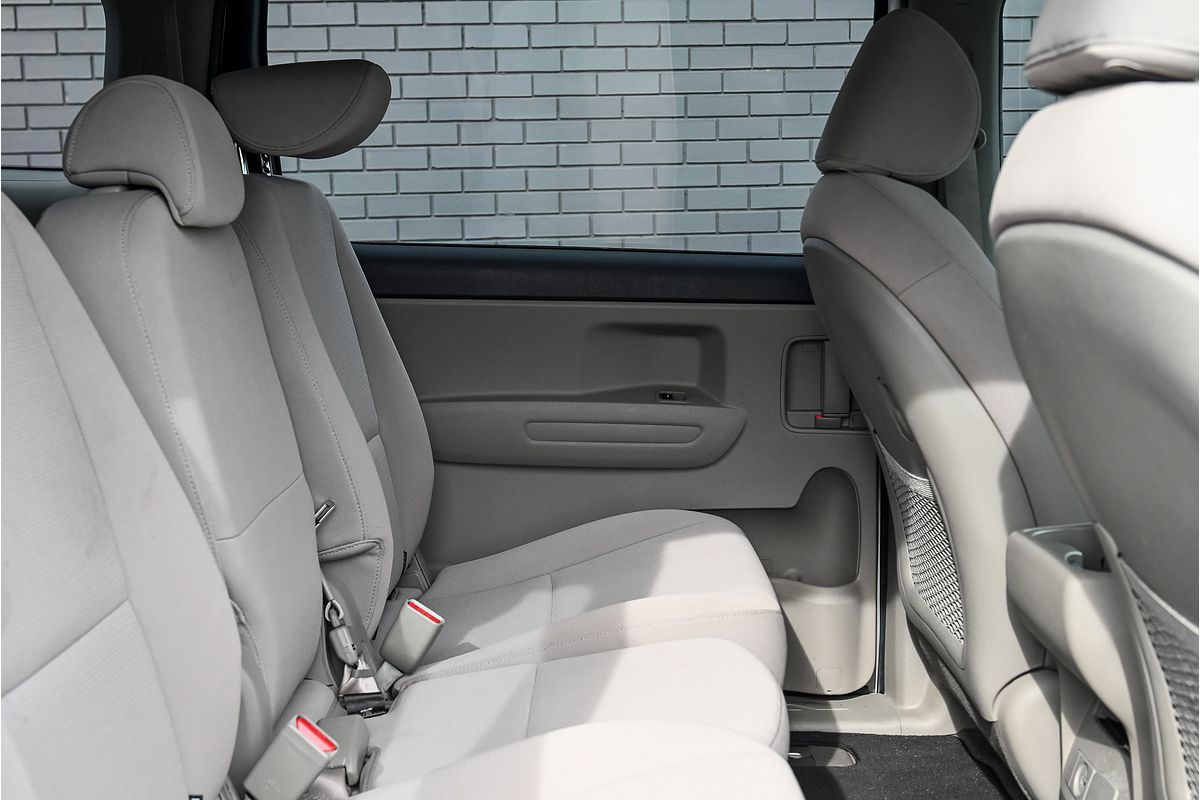 2017 Kia Carnival S YP
