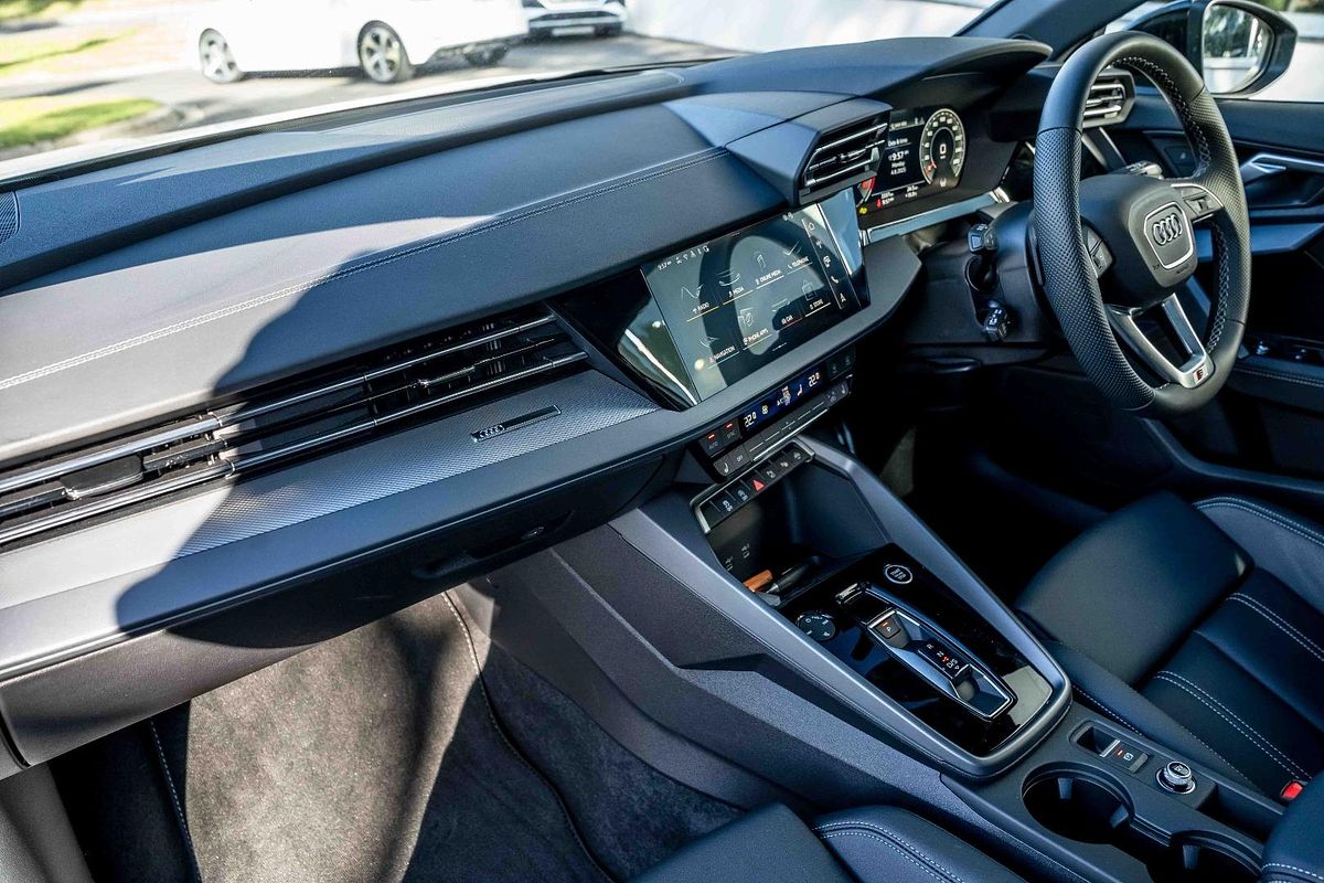 2024 Audi A3 35 TFSI S line GY