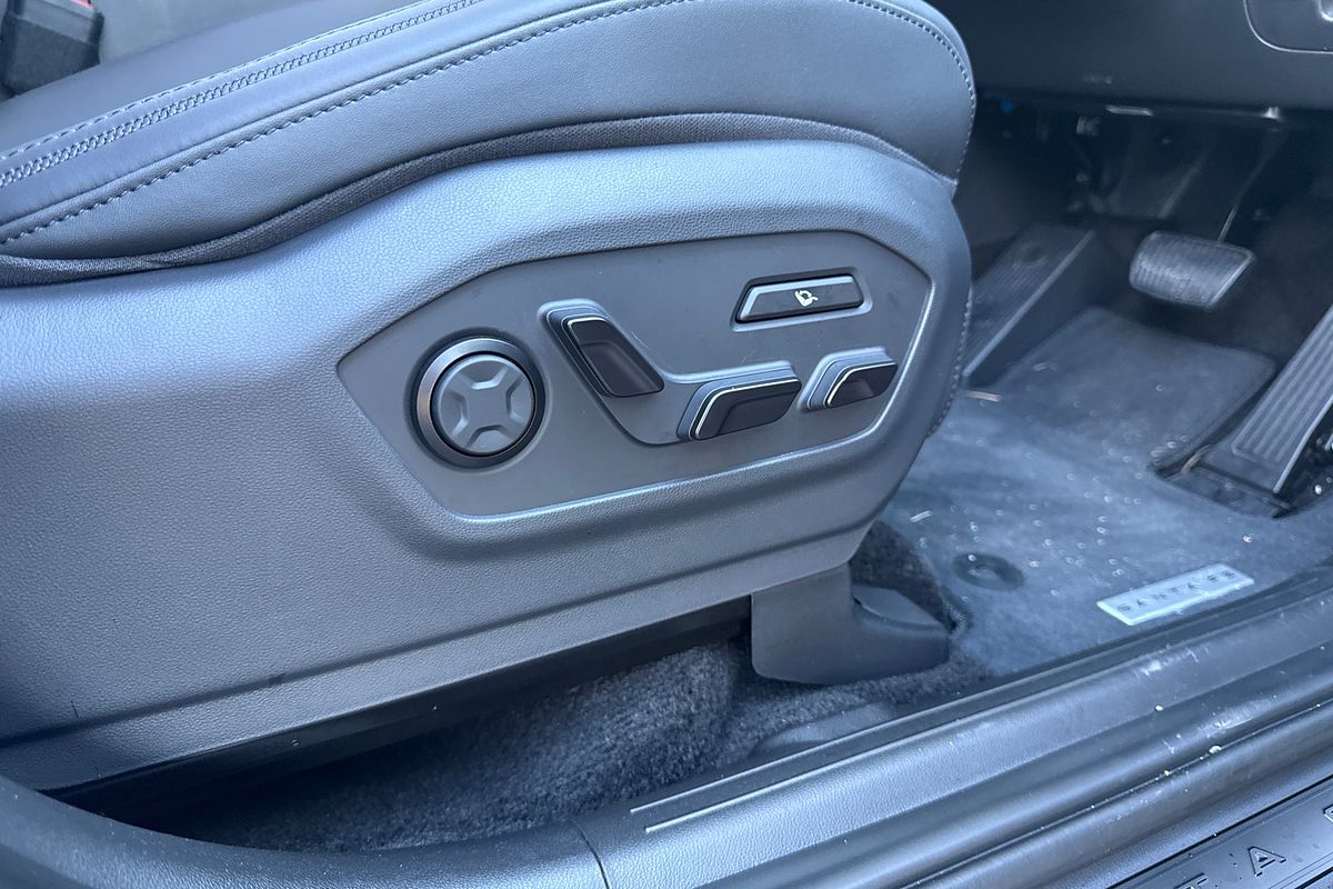 2025 Hyundai Santa Fe Hybrid Calligraphy MX5.V1